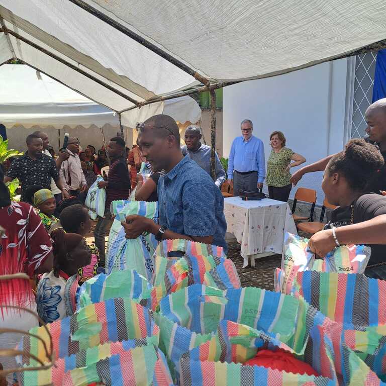 Andrea Riccardi visita las comunidades de Burundi: un recurso de paz y de humanización para los pobres, las mujeres y los jóvenes